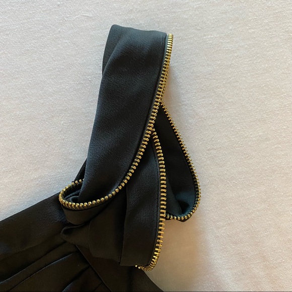 BCBGMaxAzria | Zippered One Shoulder Mini Dress - Black | Size 2 - Picture 5 of 15